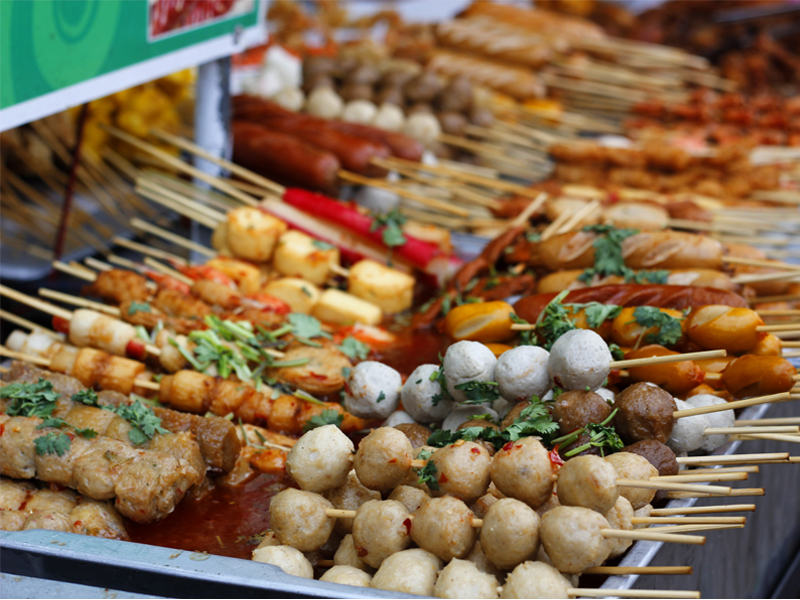 Top 5 con đường ăn uống vừa ngon vừa rẻ tại Sài Gòn 7 Hẻm 76 Hai Bà Trưng được mệnh danh là "thiên đường ẩm thực giá rẻ".