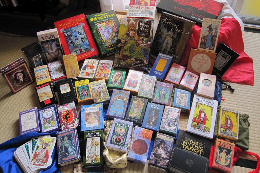 Top 10 điều tổng quan về Tarot dành cho người mới bắt đầu 14 Hiện tại có không dưới 2000 bộ bài hiện đang lưu hành trên thế giới.