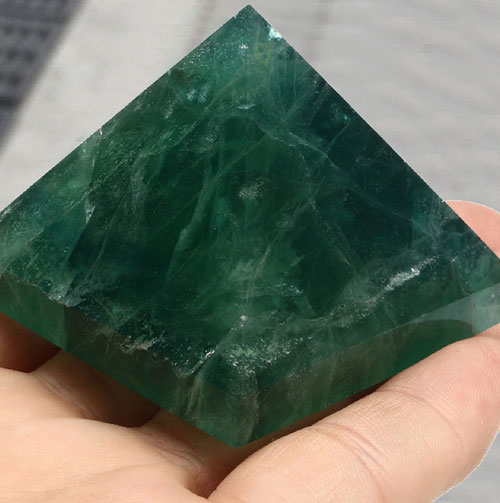 Đá thạch anh Xanh - Ý nghĩa trong phong thủy 26 Kim tự tháp thạch anh xanh.