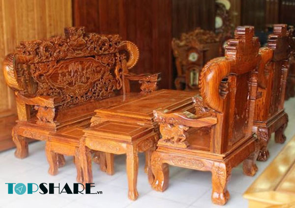 Mẫu bàn ghế gõ đỏ tay 20 dành cho phòng khách đẹp nhất hiện nay 37 Mẫu bàn ghế tay 20 gõ đỏ đẹp, thiết kế chạm chổ tỷ mỹ, bên trên ghế là chạm rồng cực đẹp