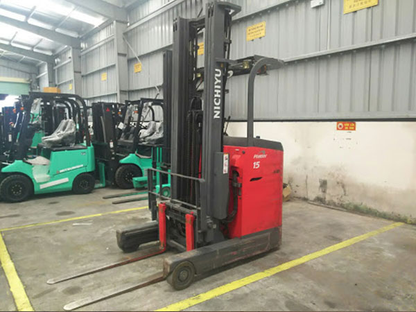 Top 5 thương hiệu xe nâng điện Nhật Bản tốt nhất hiện nay 16 Xe nâng điện Nhật Bản Nichiyu đứng lái
