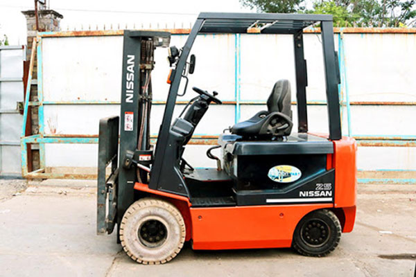 Top 5 thương hiệu xe nâng điện Nhật Bản tốt nhất hiện nay 18 Xe nâng điện Nhật Bản Nissan ngồi lái