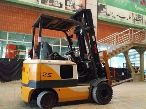 Top 5 thương hiệu xe nâng điện Nhật Bản tốt nhất hiện nay 19 Xe nâng điện Nhật Bản TCM 2.5 tấn