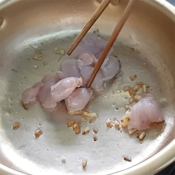 Top 3 cách làm Cháo Đậu Xanh và Cháo Ếch Đậu Xanh cho bé ăn dặm 26 Cách làm Cháo Ếch Đậu Xanh cho bé ăn dặm bước 5