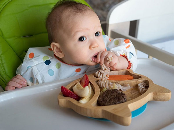 Ăn Dặm Kiểu BLW là gì? Thực đơn Ăn Dặm Kiểu BLW Bé tự chỉ huy chuẩn nhất 8 Những lý do nên cho bé Ăn Dặm Kiểu BLW?