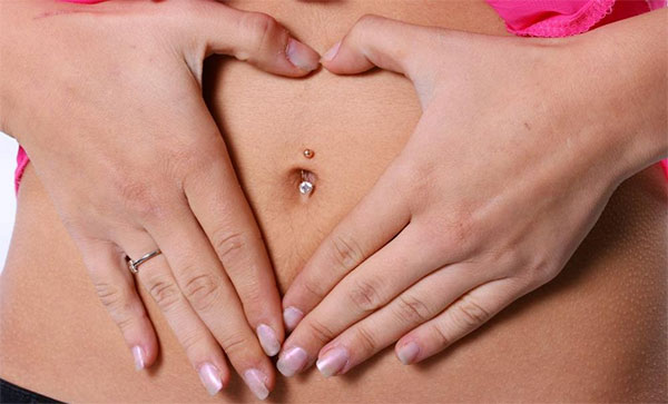Kinh nghiệm Vệ Sinh và Chăm Sóc hậu Xỏ Khuyên Rốn 8 Rửa tay sạch trước khi chăm sóc lỗ xỏ khuyên rốn