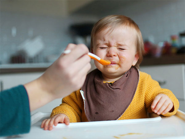 Trẻ Biếng Ăn Phải Làm Sao? Mách mẹ 11 Bí Quyết đơn giản giúp bé hết biếng ăn 18 Trẻ Biếng Ăn Phải Làm Sao? Không nên ép ăn khiến cho bé bị căng thẳng