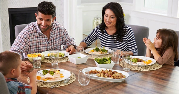 Trẻ Biếng Ăn Phải Làm Sao? Mách mẹ 11 Bí Quyết đơn giản giúp bé hết biếng ăn 15 Trẻ Biếng Ăn Phải Làm Sao? Tạo tâm lý thoải mái cho bé mỗi bữa ăn
