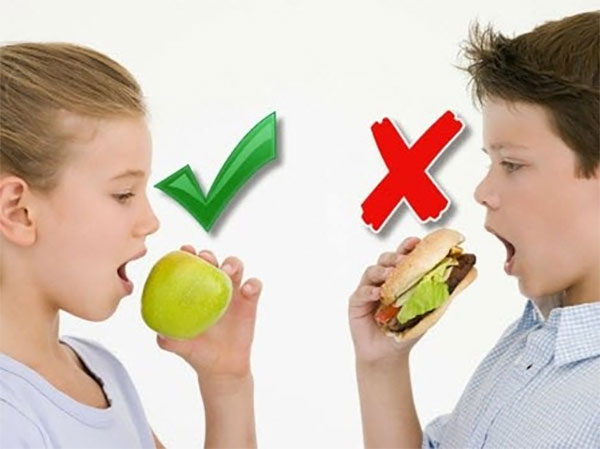 Trẻ Biếng Ăn Phải Làm Sao? Mách mẹ 11 Bí Quyết đơn giản giúp bé hết biếng ăn 16 Trẻ Biếng Ăn Phải Làm Sao? Tránh cho bé ăn vặt trước khi ăn bữa chính