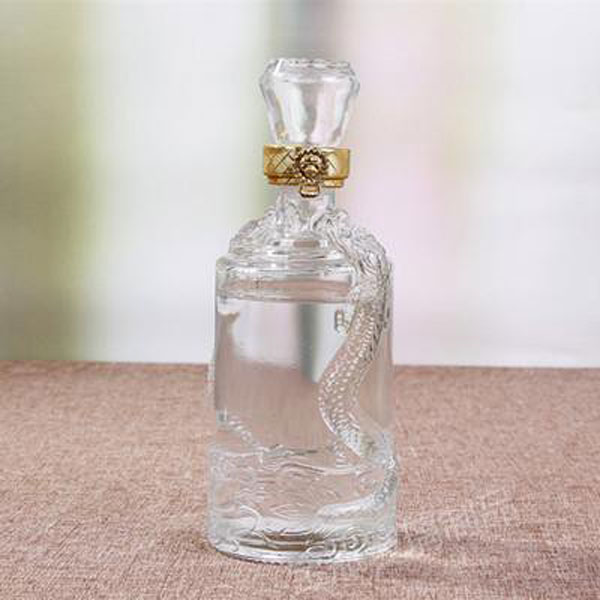 Top 20+ Mẫu chai thủy tinh đựng rượu đẹp và được sử dụng nhiều nhất hiện nay 38 Chai thủy tinh đựng rượu hình rồng.