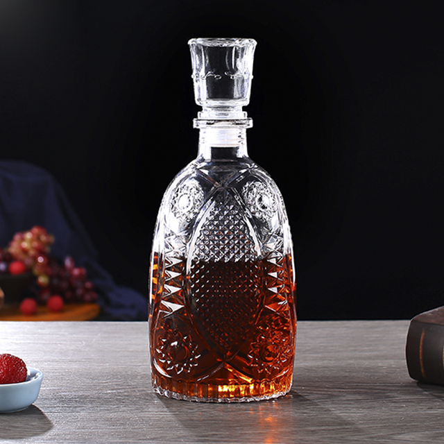 Top 20+ Mẫu chai thủy tinh đựng rượu đẹp và được sử dụng nhiều nhất hiện nay 28 Chai thủy tinh đựng rượu hình con cá.