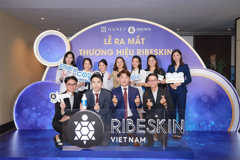 Công ty JMBIOTECH đã thành công Ký Kết Hợp Đồng Sáp Nhập Thương Hiệu DJ Carbon Therapy tại Thị Trường Việt Nam. 6 Seminar ra mắt tại thị trường Việt Nam tại khách sạn Sheraton