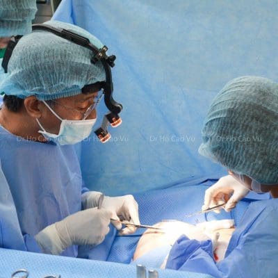 Phẫu thuật sửa sẹo dọc sau treo ngực sa trễ 12 Phẫu thuật sửa sẹo dọc sau treo ngực sa trễ 12