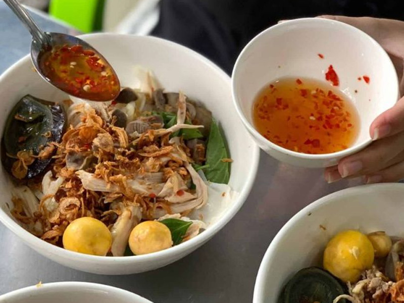 Các món ăn sáng ngon Đà Lạt được nhiều du khách yêu thích 7 Thưởng thức hương vị đa dạng của bánh ướt lòng gà