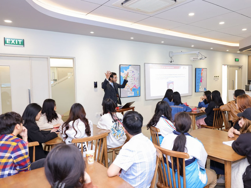 Đột phá sự nghiệp với 5 kỹ năng "vàng" cho sinh viên Quản trị Kinh doanh 6 Sinh viên có tham gia các khóa học đào tạo kỹ năng thuyết trình để nâng cao kỹ năng này