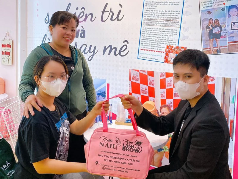 Học Nail Ở Đâu Tốt Tại TP.HCM? Top 10 Trung Tâm Đào Tạo Nail Uy Tín Nhất 6 Học viên tại Hani Academy
