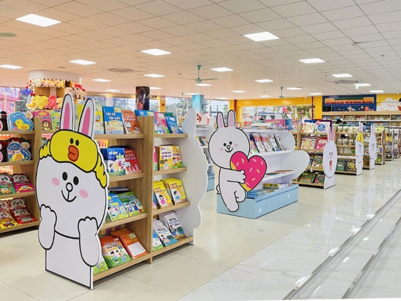 Kệ trưng bày bằng gỗ: Lựa chọn hàng đầu cho cửa hàng hiện đại 7 Kệ trưng bày bằng gỗ: Lựa chọn hàng đầu cho cửa hàng hiện đại 4